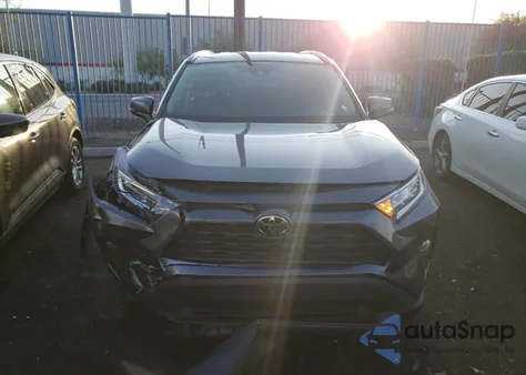 2021 Toyota Rav4 Xle z USA, uszkodzony, nr VIN 2T3P1RFV5MC225763